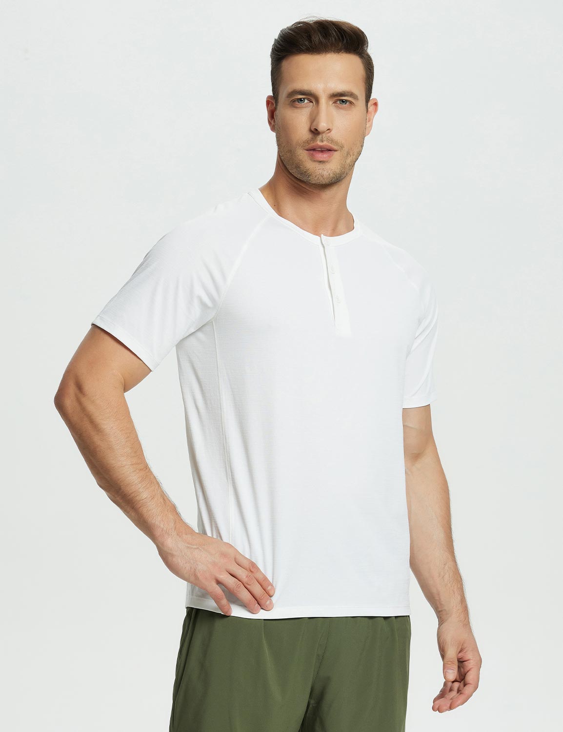 Short-Sleeve Henley T-Shirt (Website Exclusive）