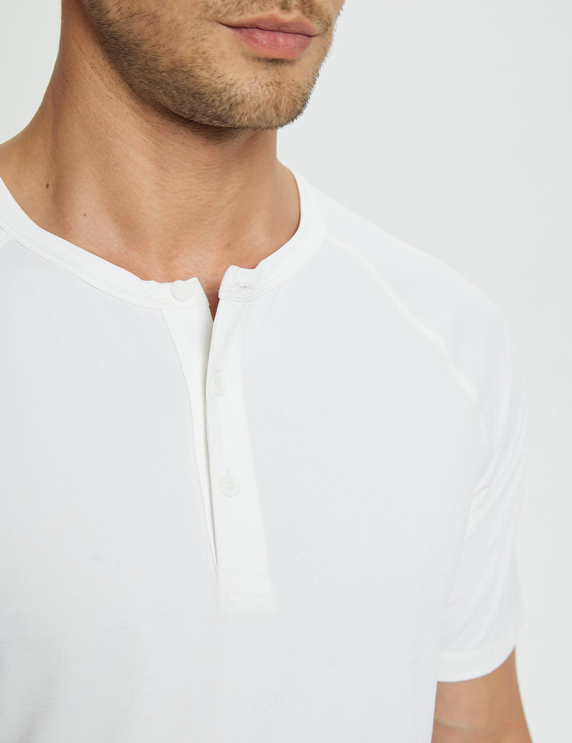 Short-Sleeve Henley T-Shirt (Website Exclusive）